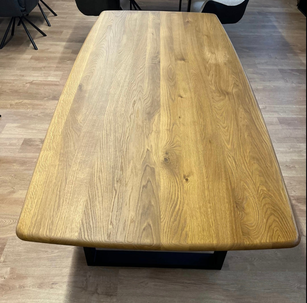 Esstisch in verschiedenen Größen *