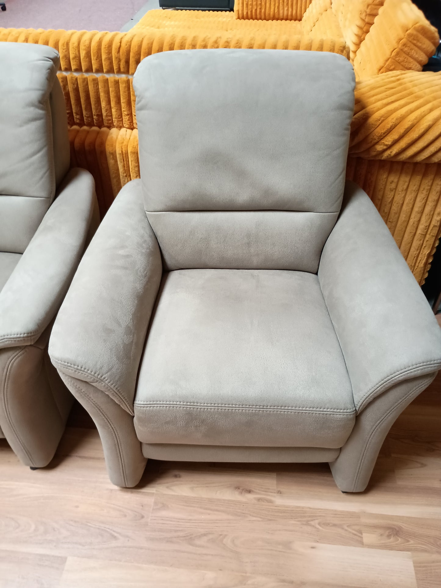 3-Sitzer + 2 Sessel