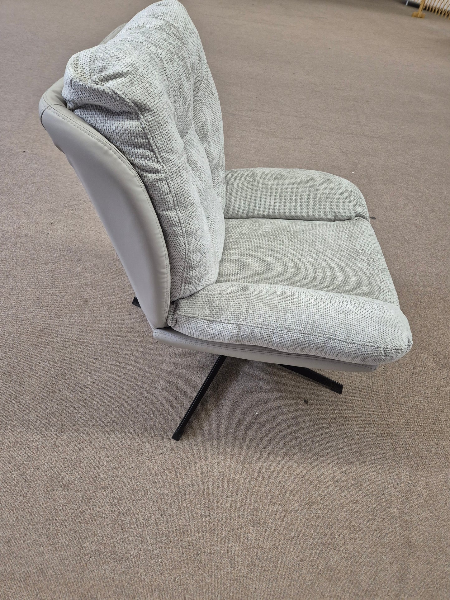 Relaxsessel mit Hocker