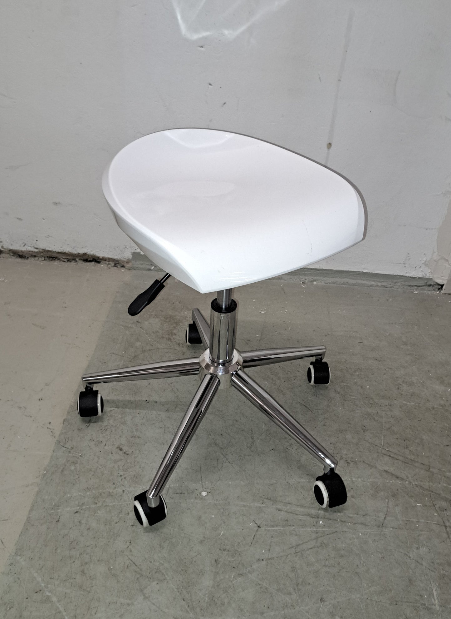Hocker auf Rollen