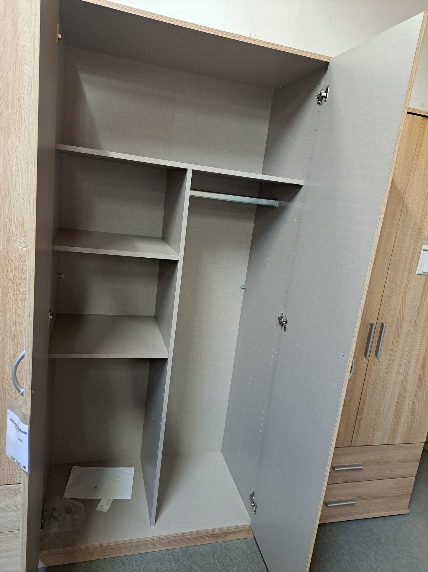 Kleiderschrank