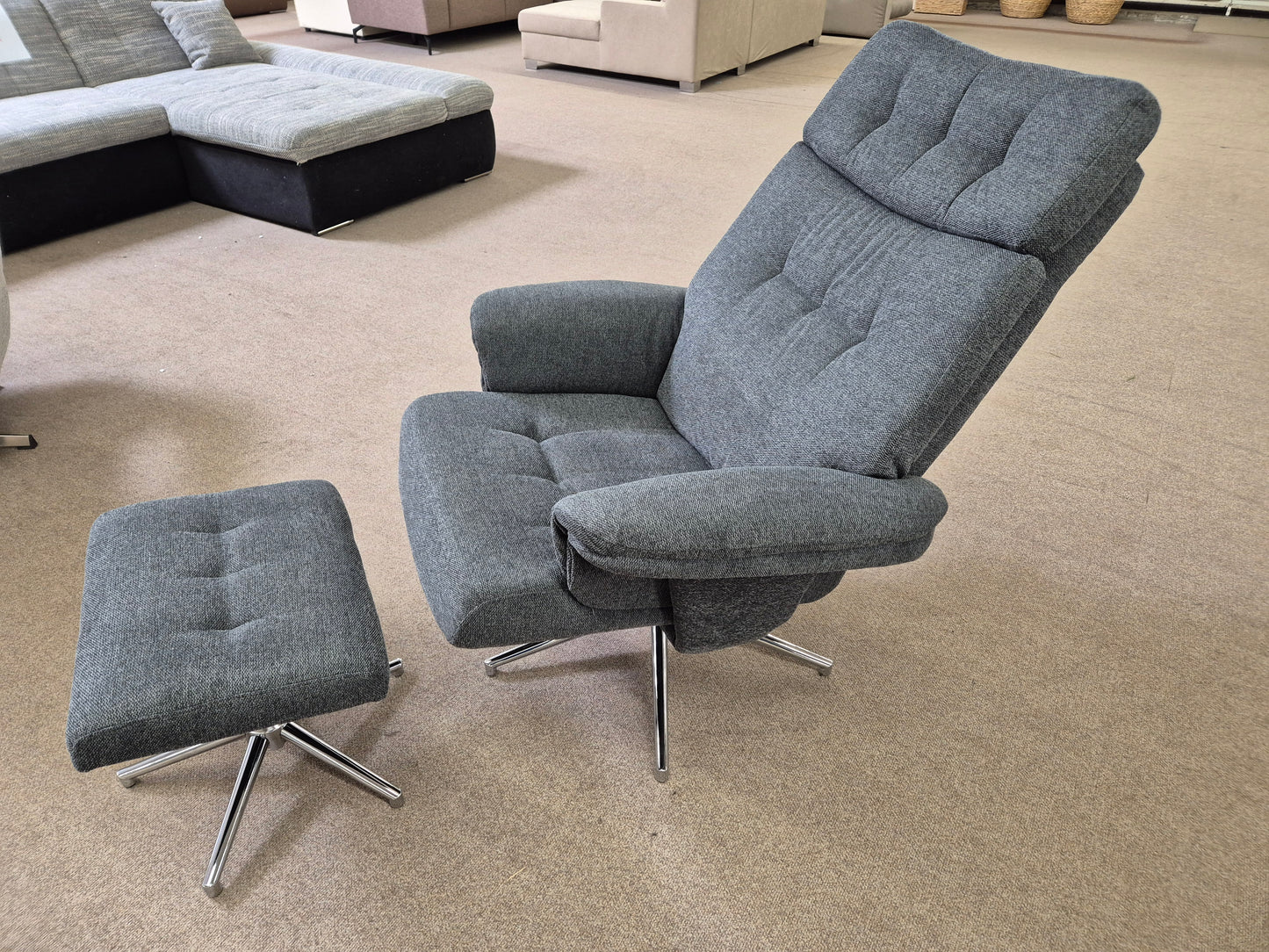 Relaxsessel mit Hocker