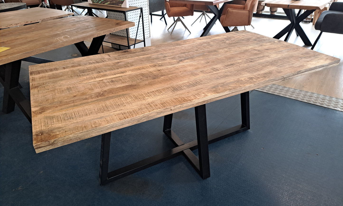 Esstische Massivholz in verschiedenen Größen ! Nur im Store erhältlich!