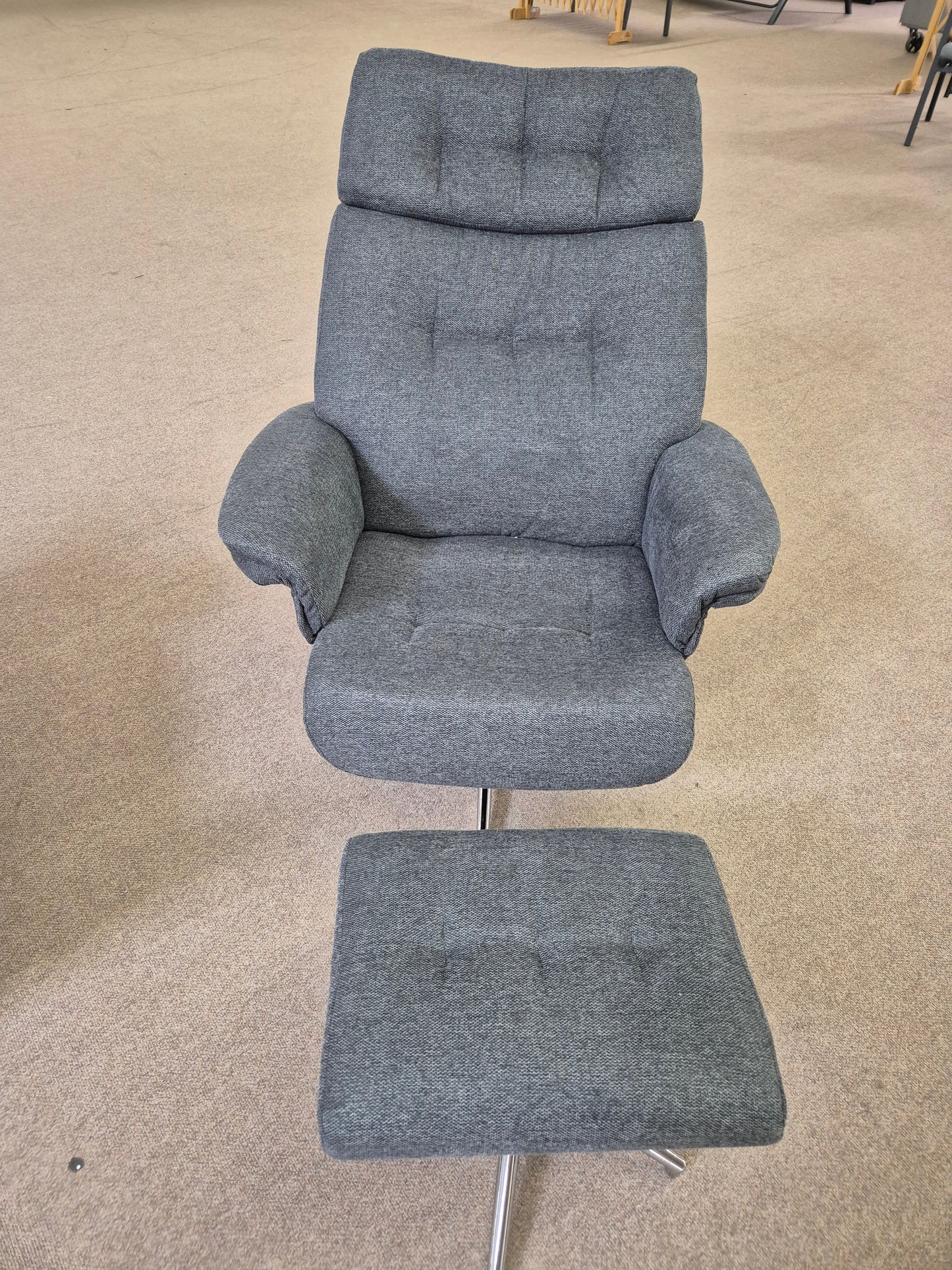 Relaxsessel mit Hocker