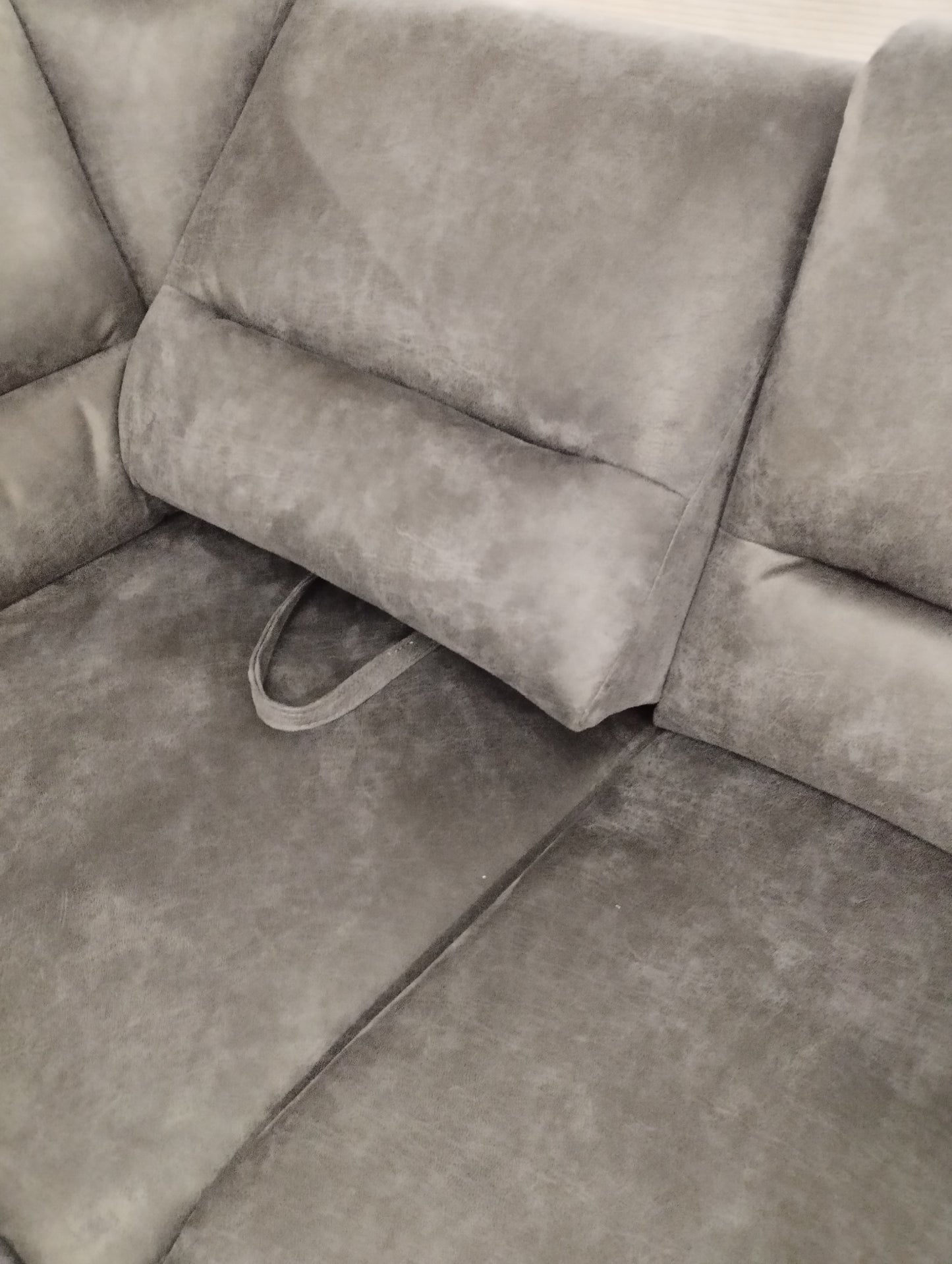 Ecksofa mit elektrischen Relaxfunktion
