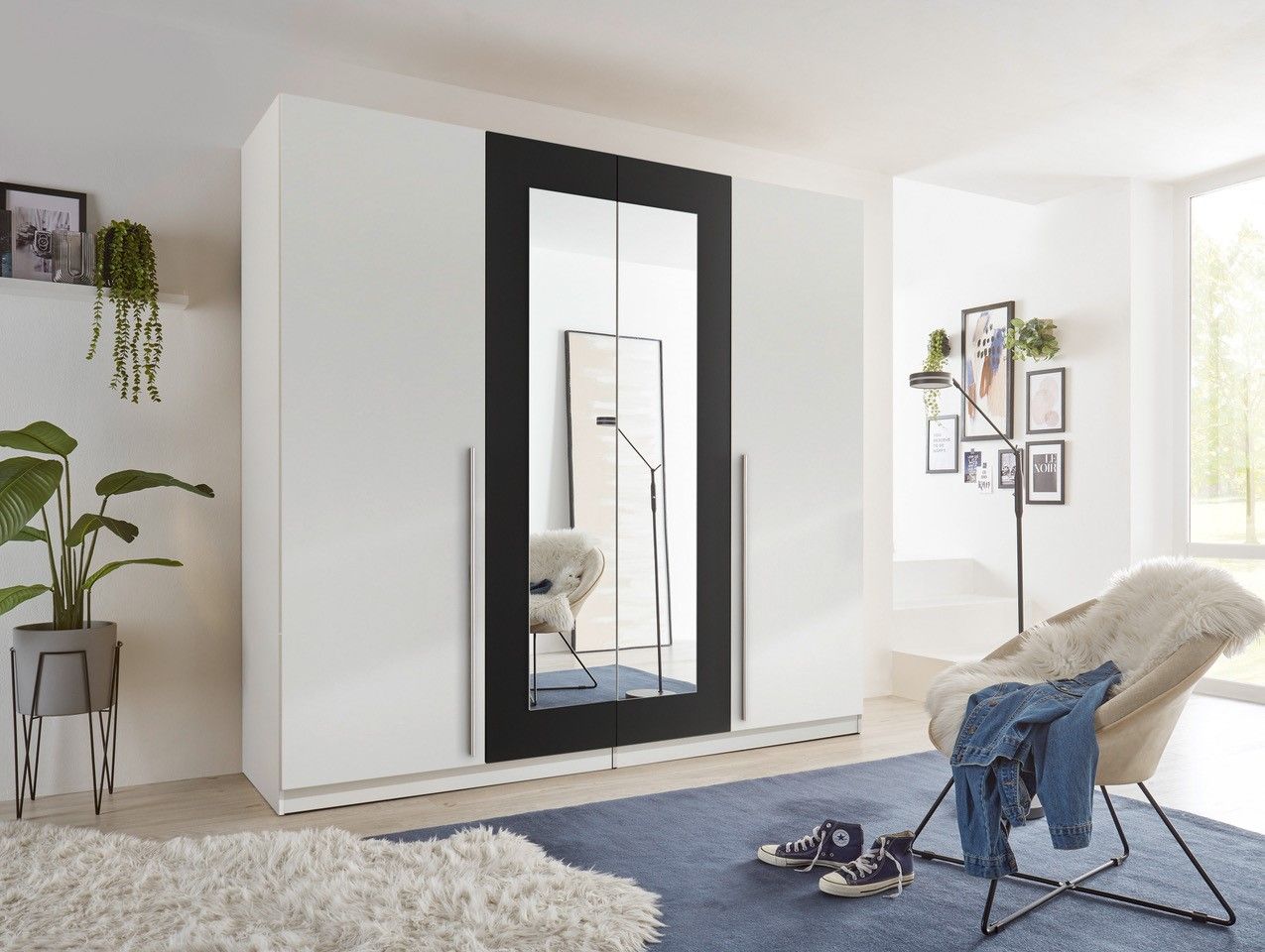 Kleiderschrank 4 türig  in 4 Farben