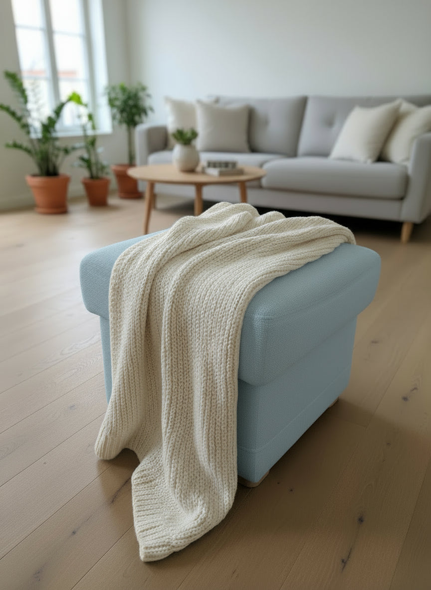 Hocker mit Stauraumfach