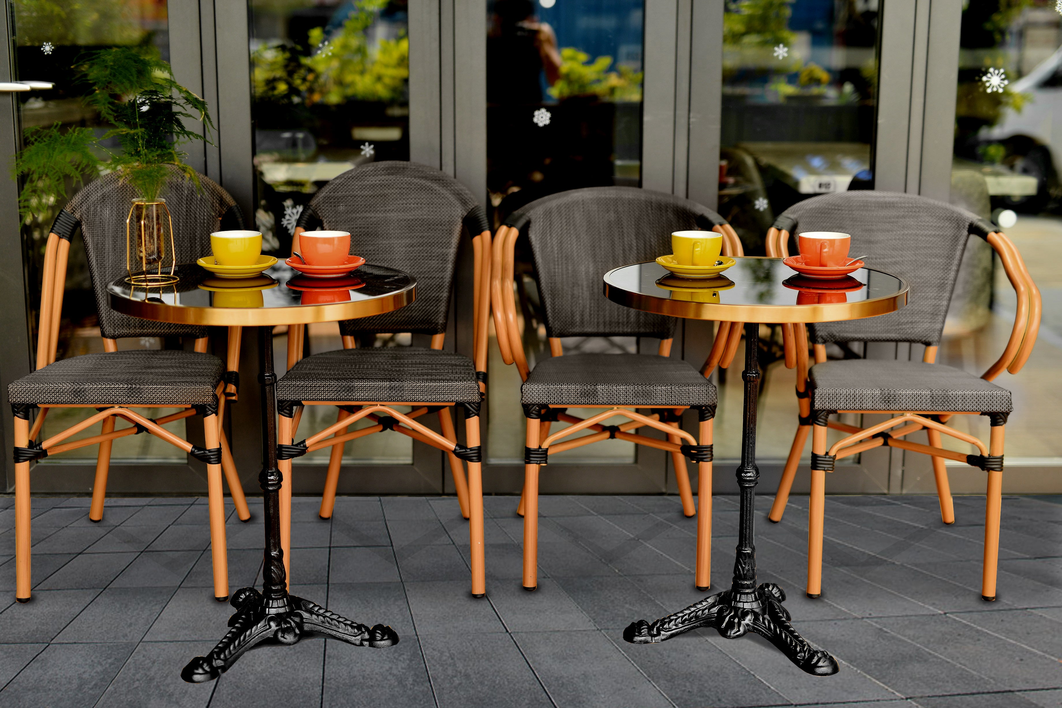 THIS & THAT Tisch, 57 cm rund – Platte schwarz mit Messing, Gestell schwarz – Bild 7
