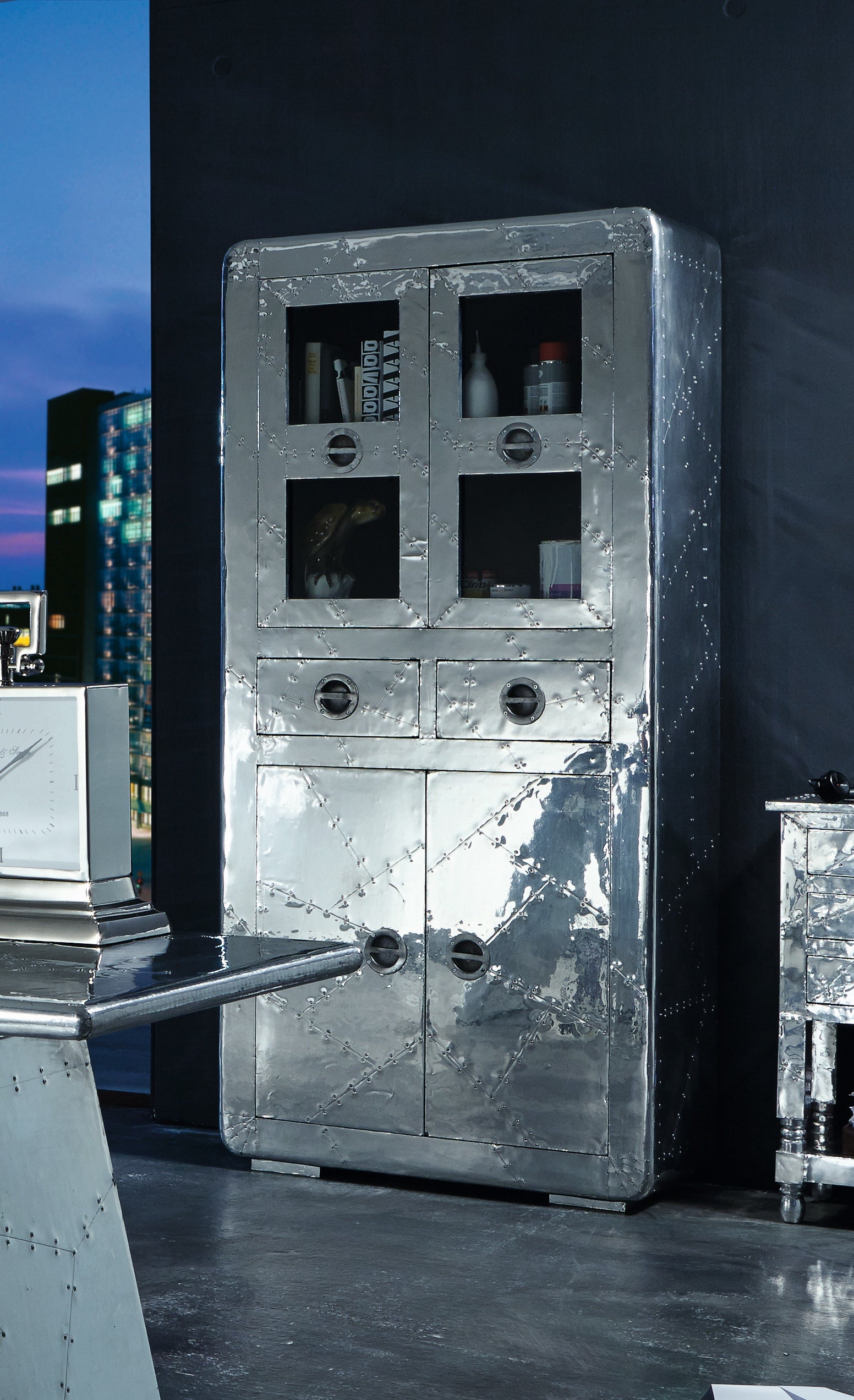 AIRMAN Vitrine – Silber – Bild 7
