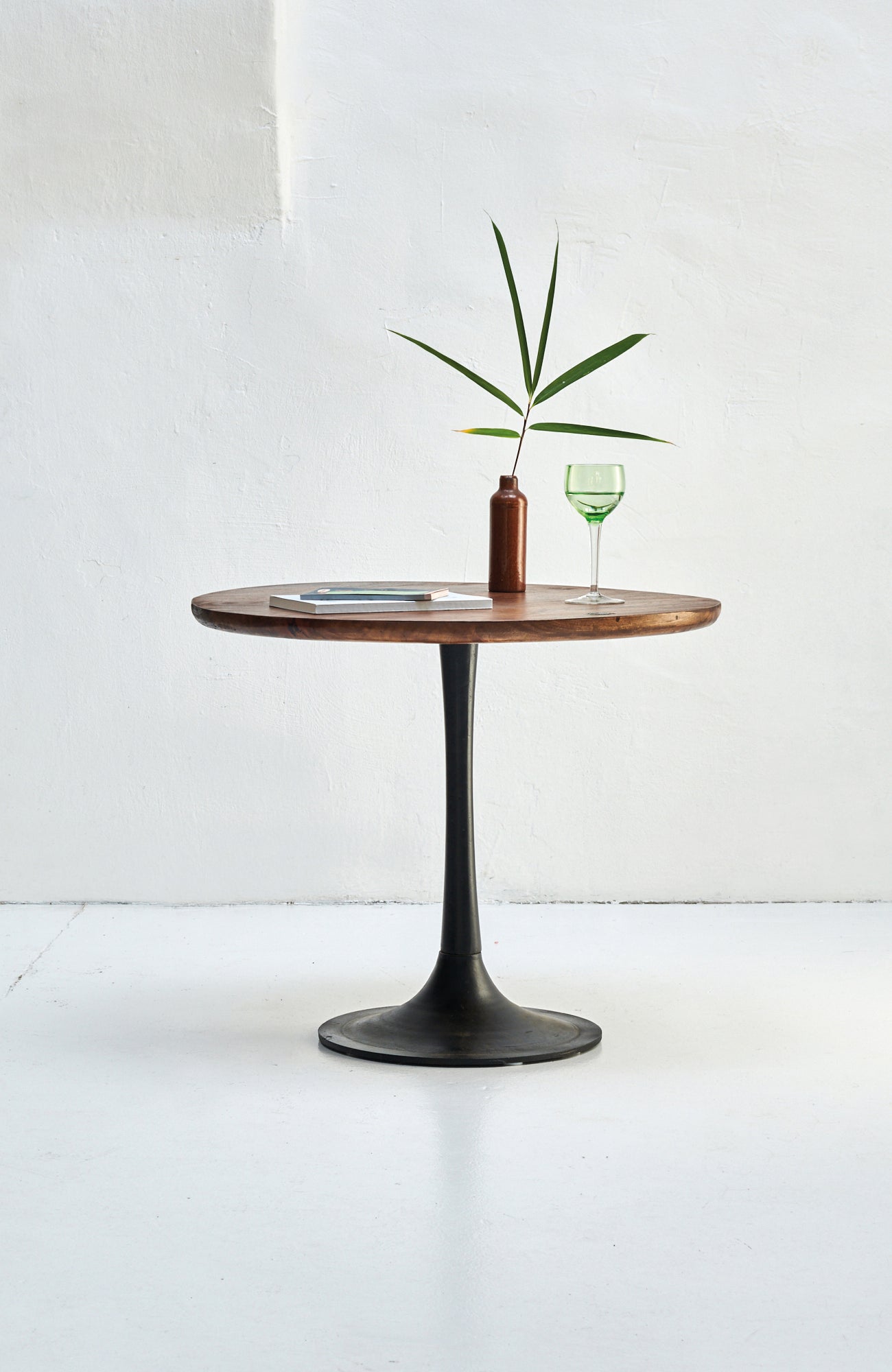 TAYLOR Beistelltisch 60x60 cm – Platte antikbraun, Sockel schwarz – Bild 5