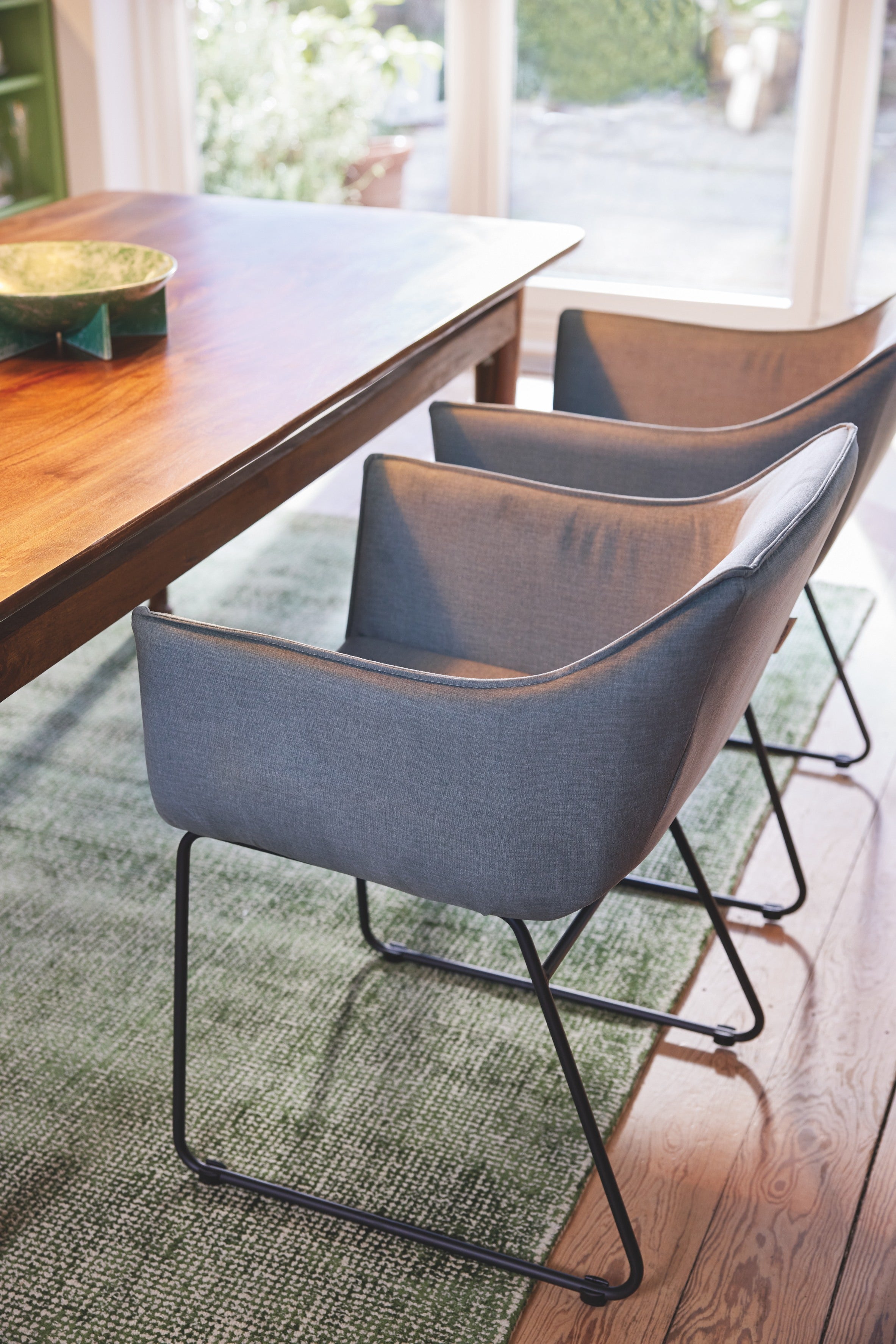 SIT&CHAIRS Armlehnstuhl, 2er-Set – Gestell schwarz, Bezug Basalt – Bild 8