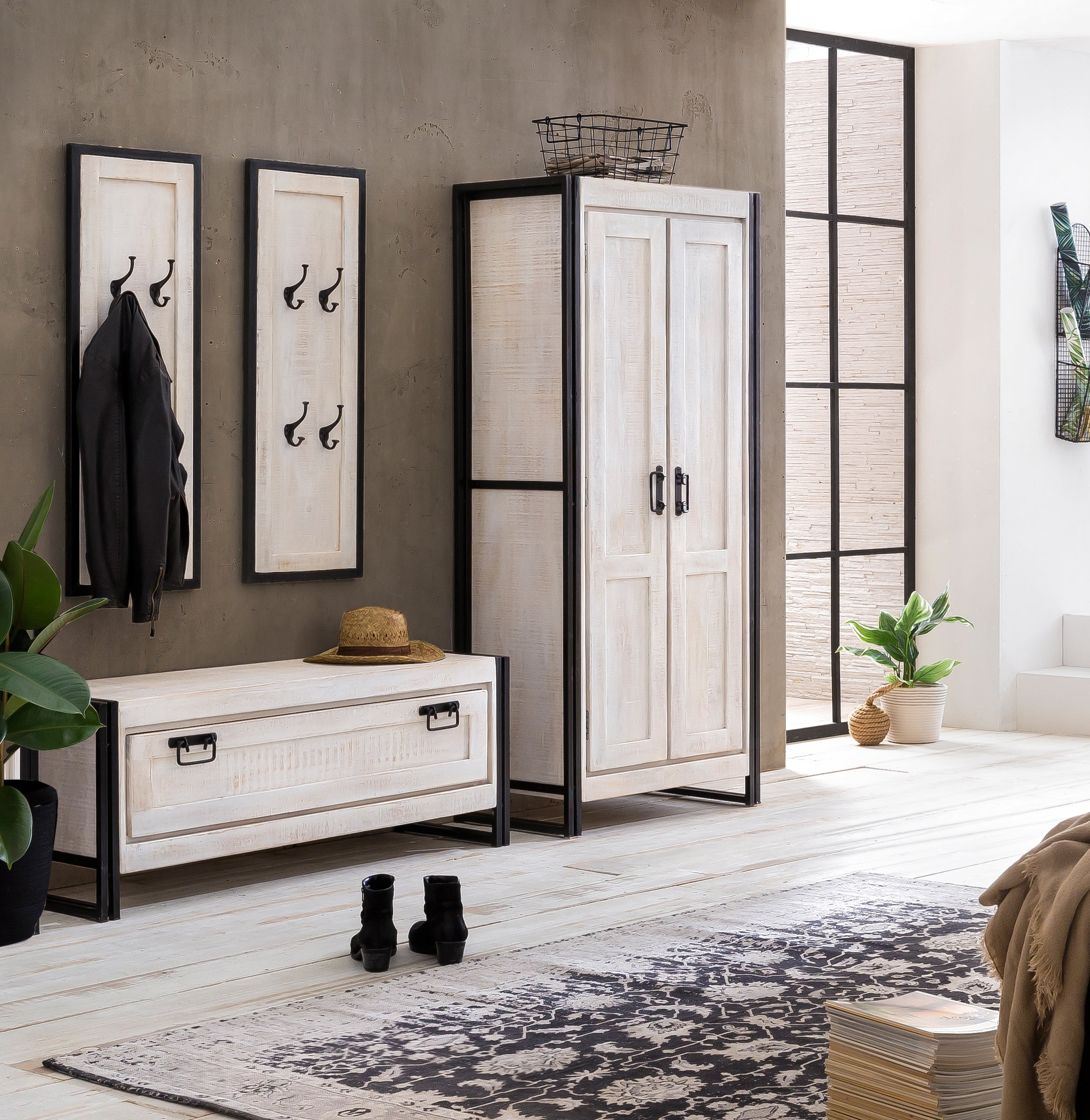 WHITE PANAMA Garderobenschrank – Weiß mit antikschwarz – Bild 5