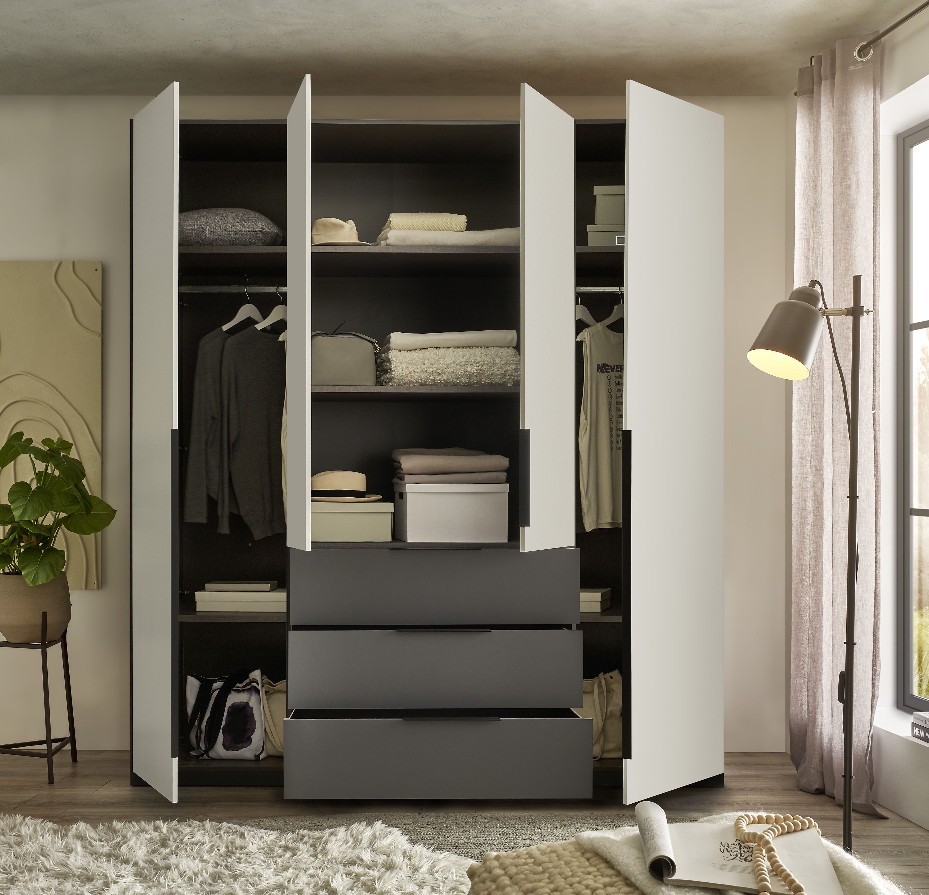Kleiderschrank 4-türig