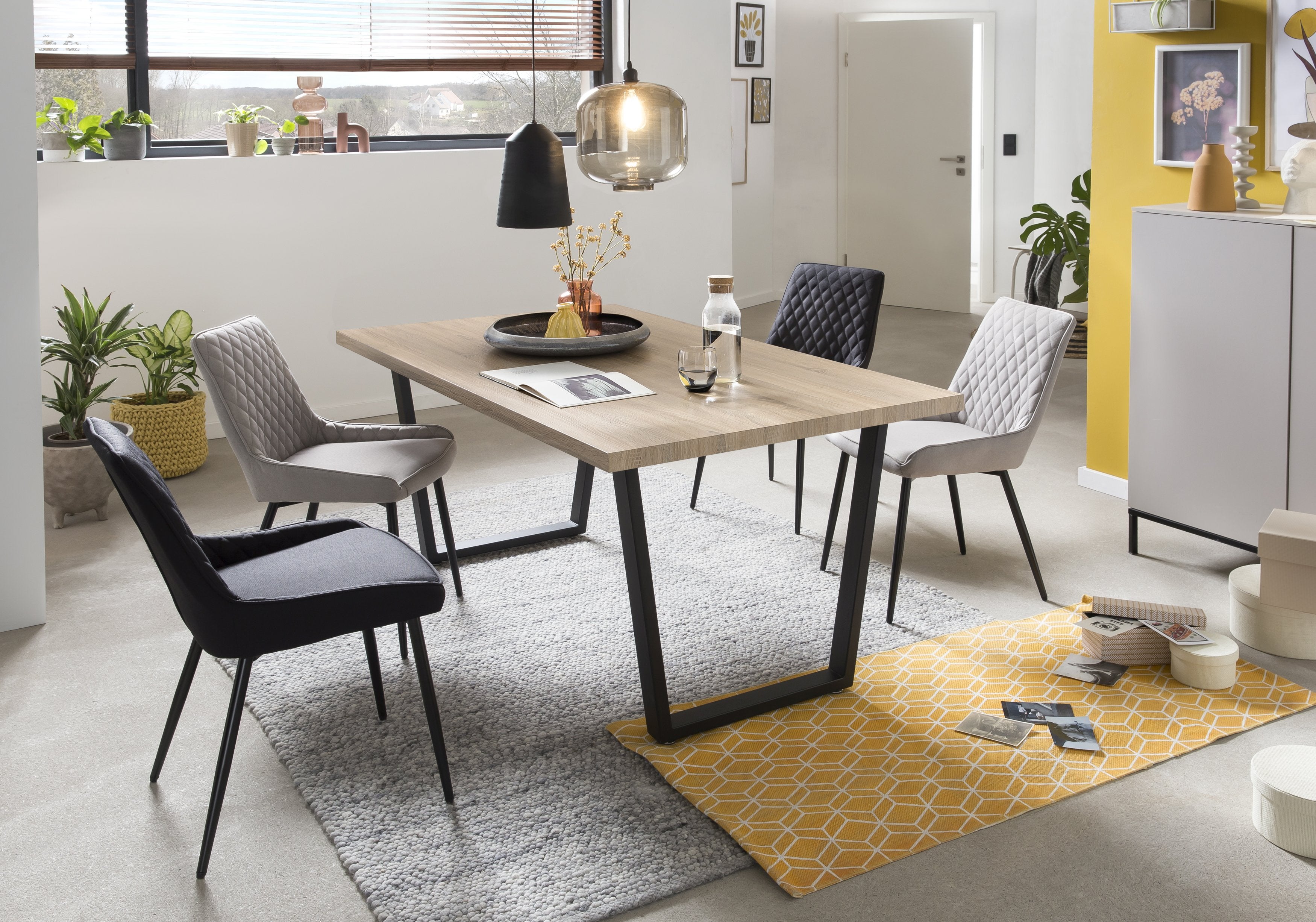 Stuhl, 2er-Set – Bezug hellgrau, Beine schwarz – Bild 7