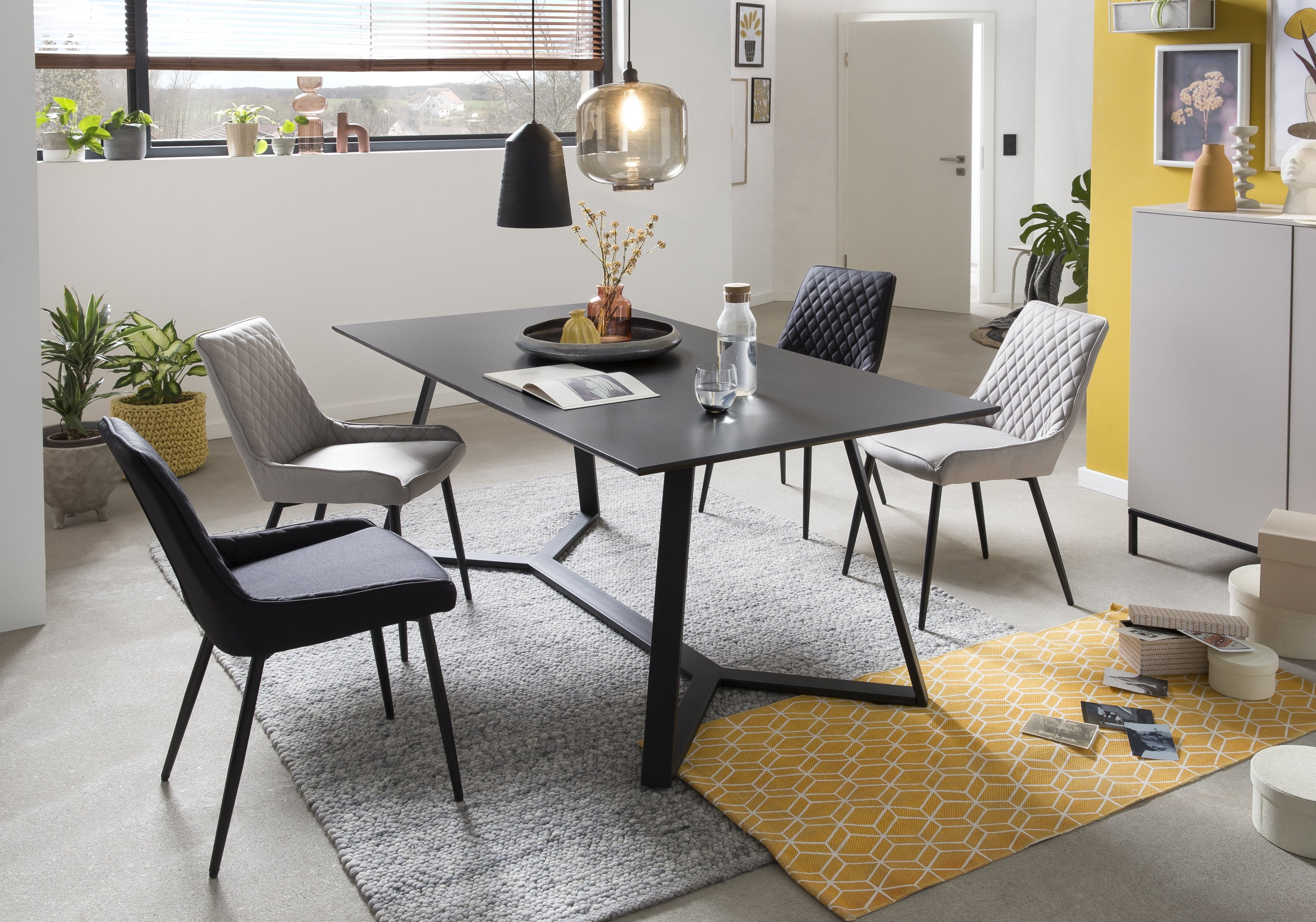 Stuhl, 2er-Set – Bezug hellgrau, Beine schwarz – Bild 10