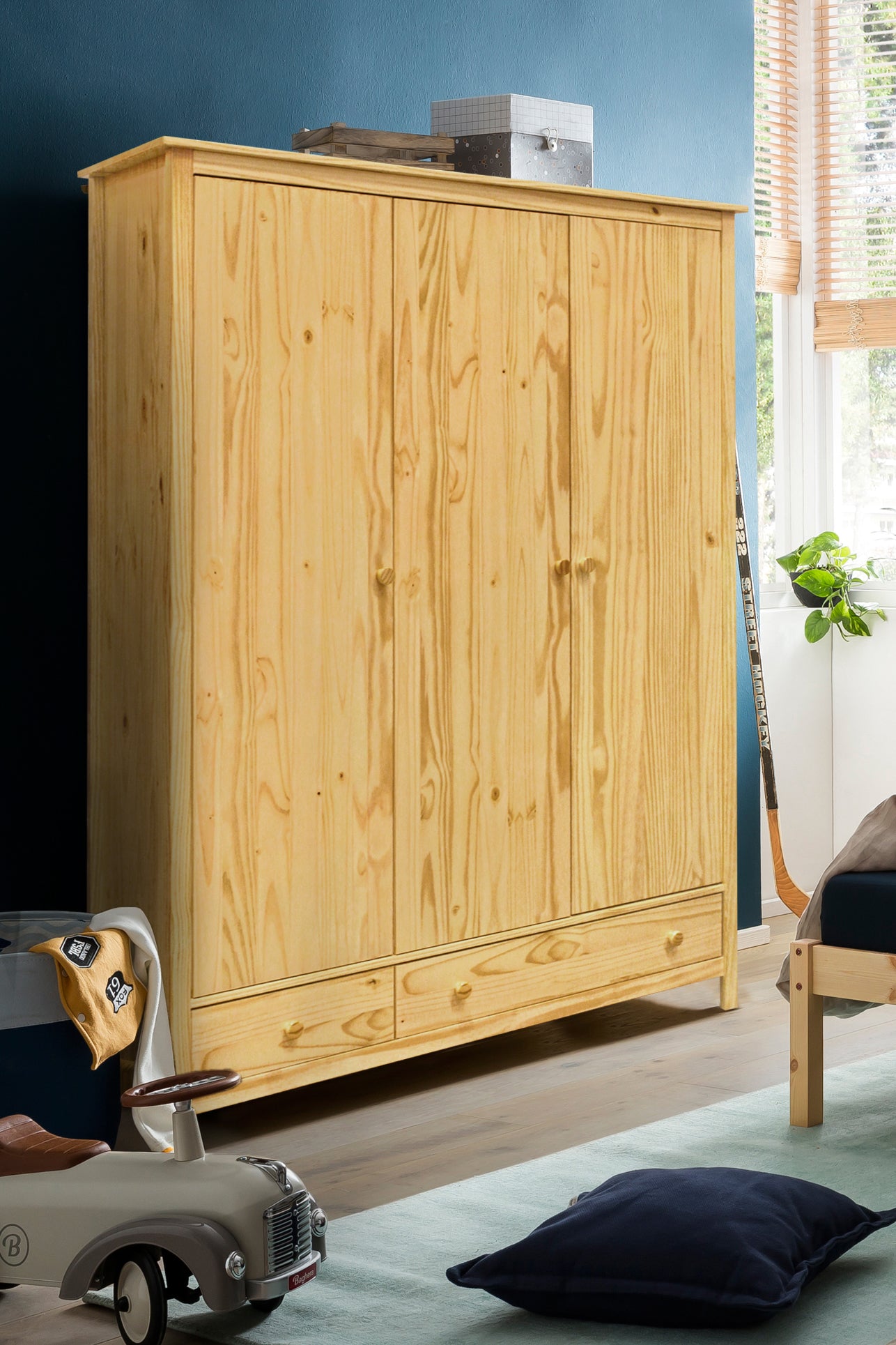 Möbilia - Kleiderschrank