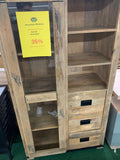 Schrank mit Glaß Tür