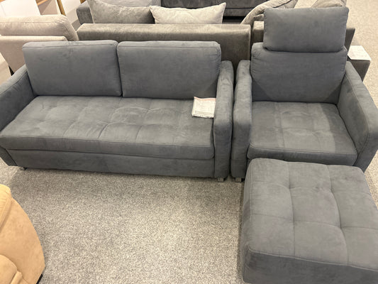 Sofa mit Hocker und Sessel