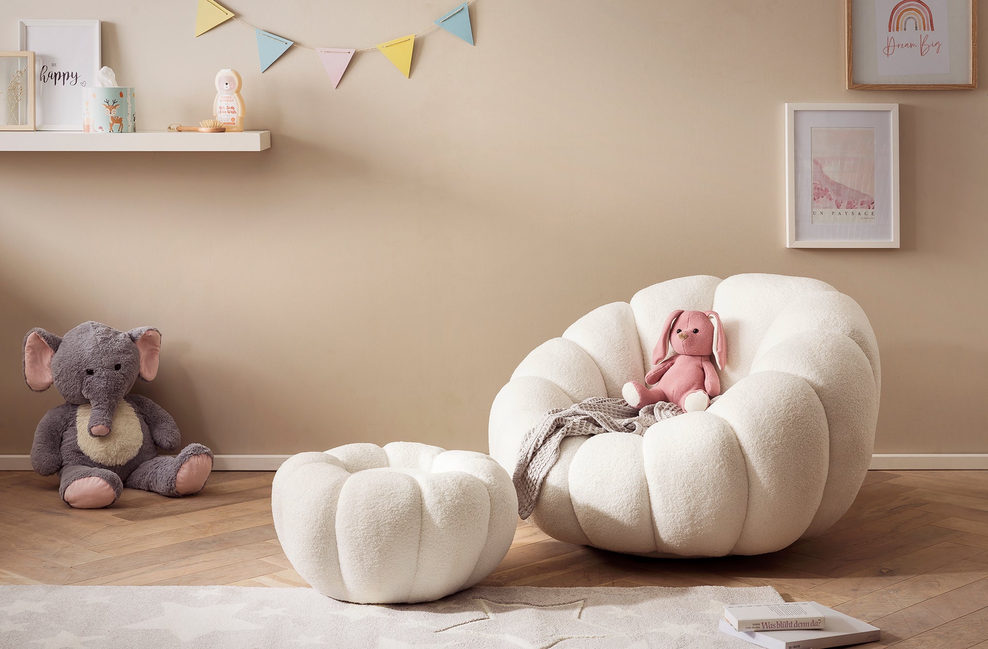 Sales Fever - Sessel und Hocker Set aus Teddyfell Weiß