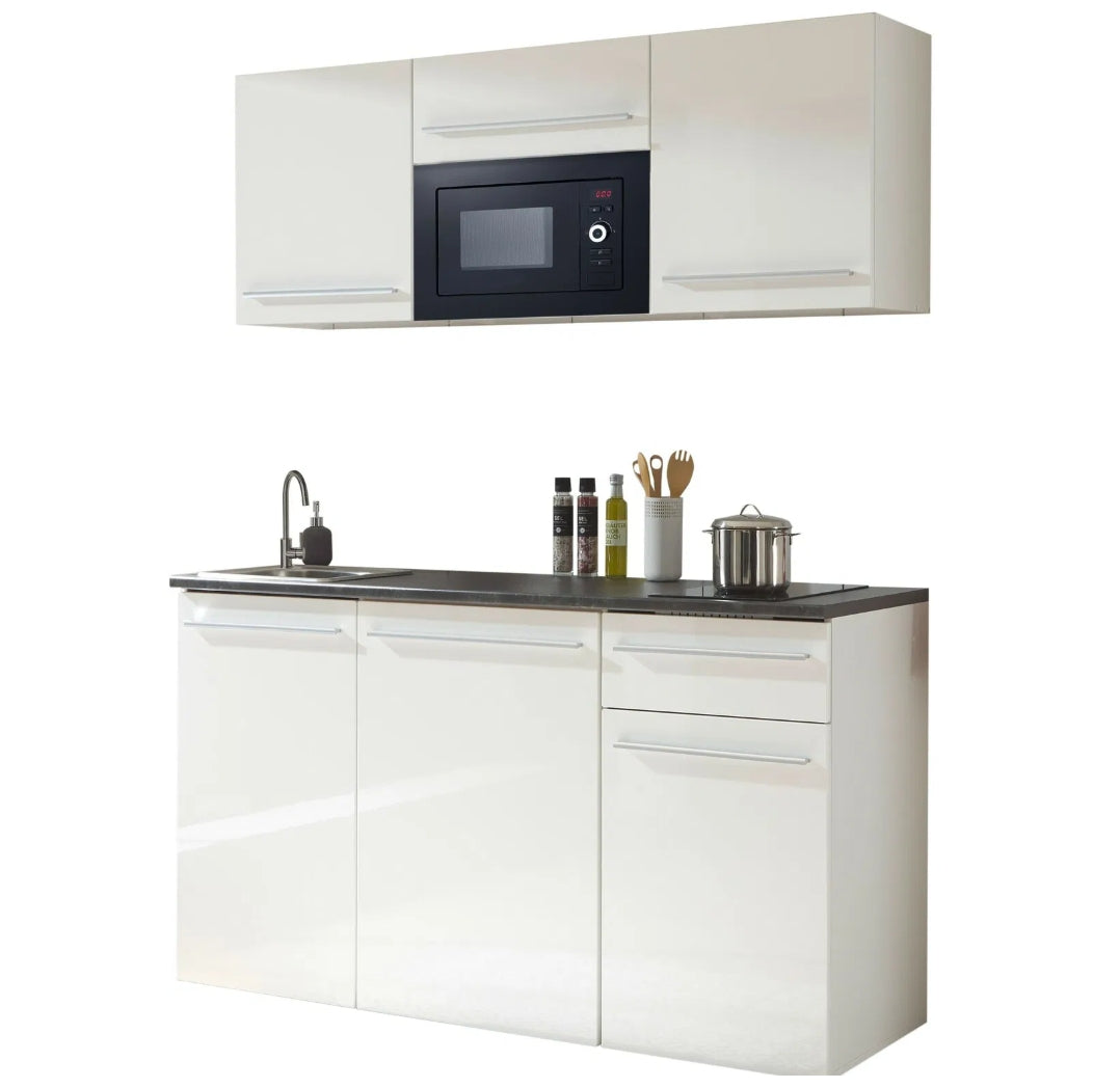 Küchenblock mit E-Geräten