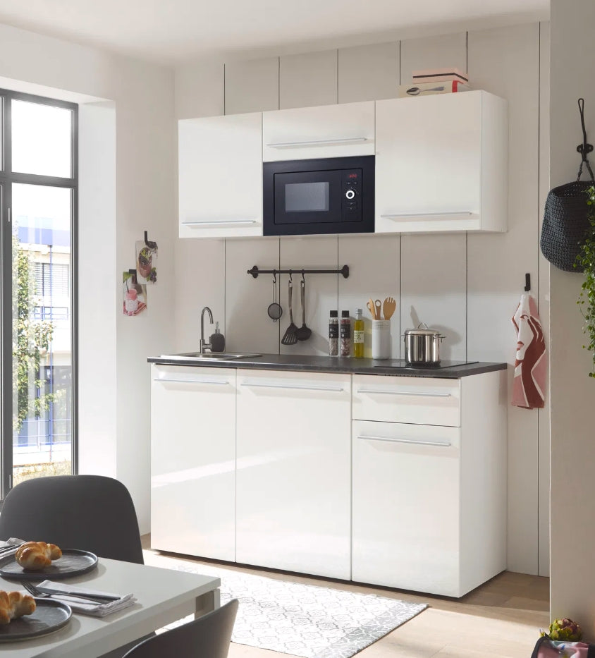 Küchenblock mit E-Geräten
