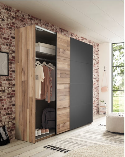 Schwebetürenschrank