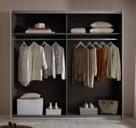 Kleiderschrank