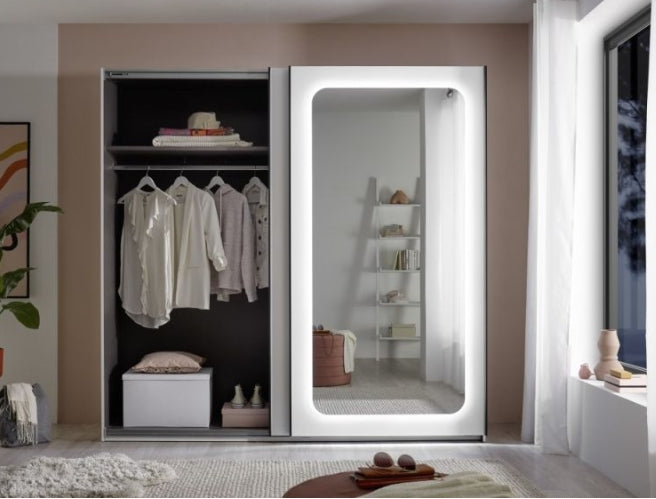 Kleiderschrank