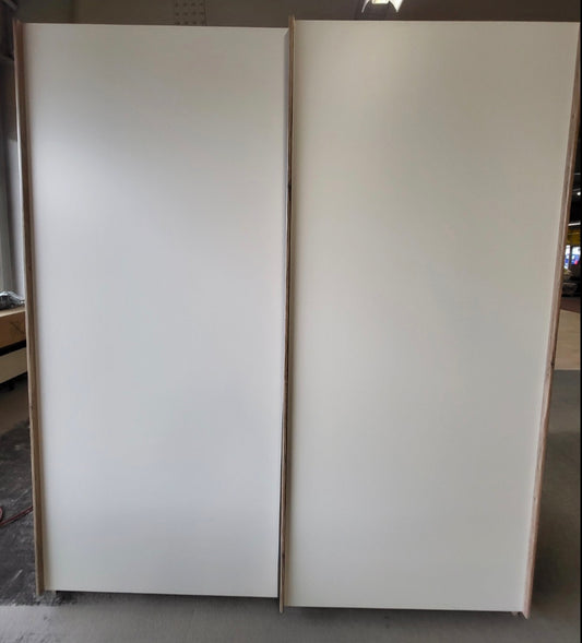 Schwebetürenschrank