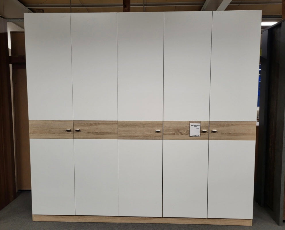 Kleiderschrank