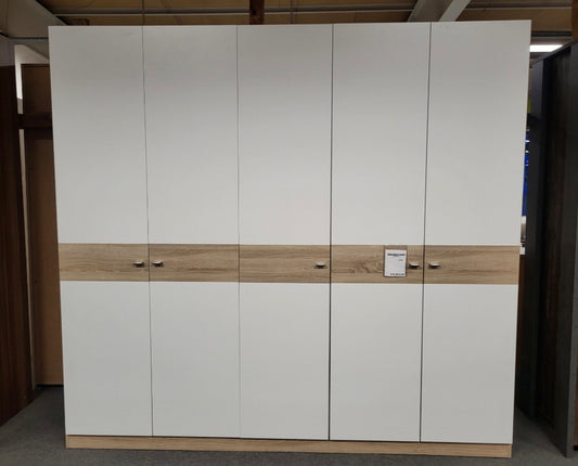 Kleiderschrank