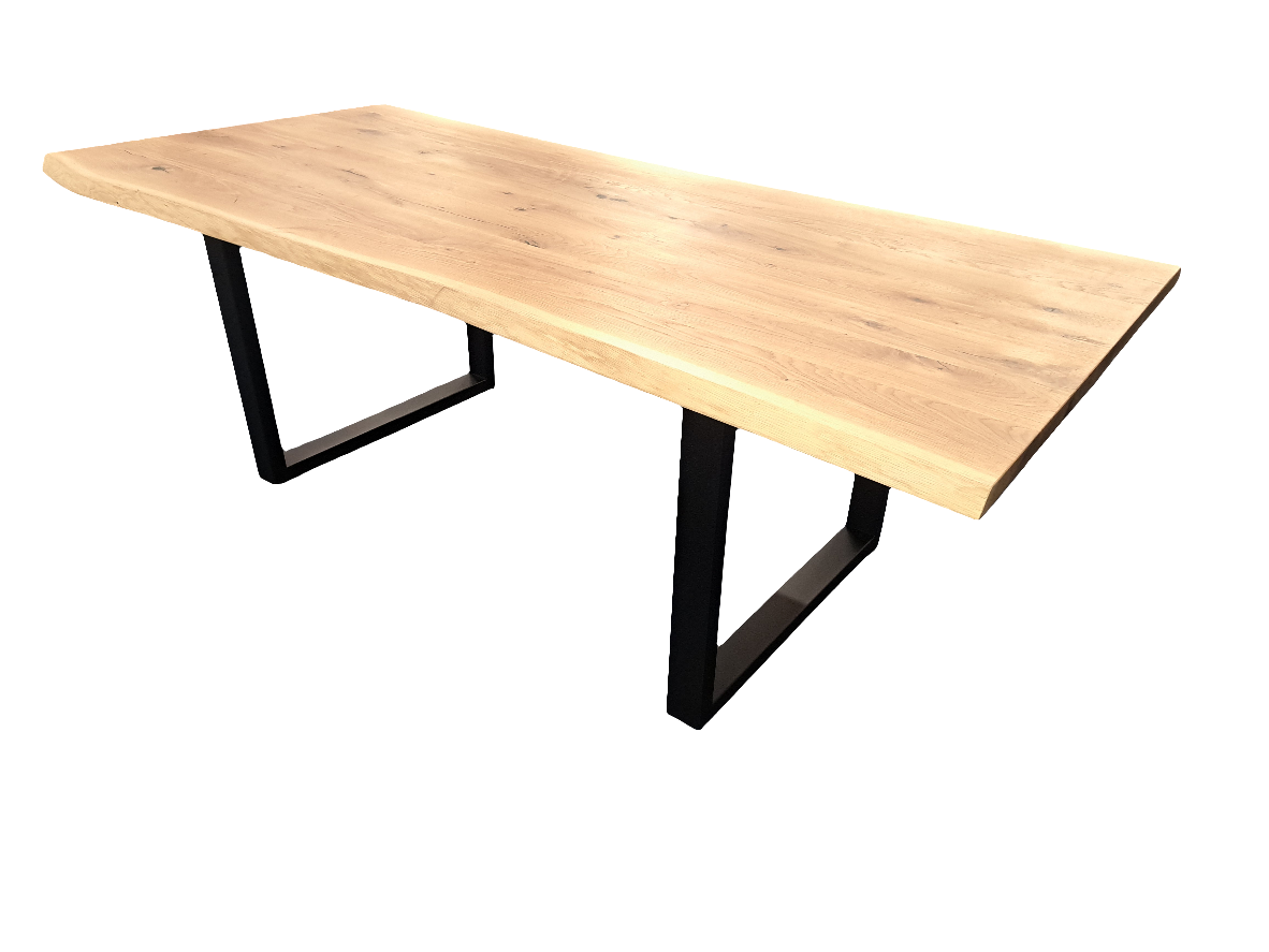 Esstisch mit Baumkante