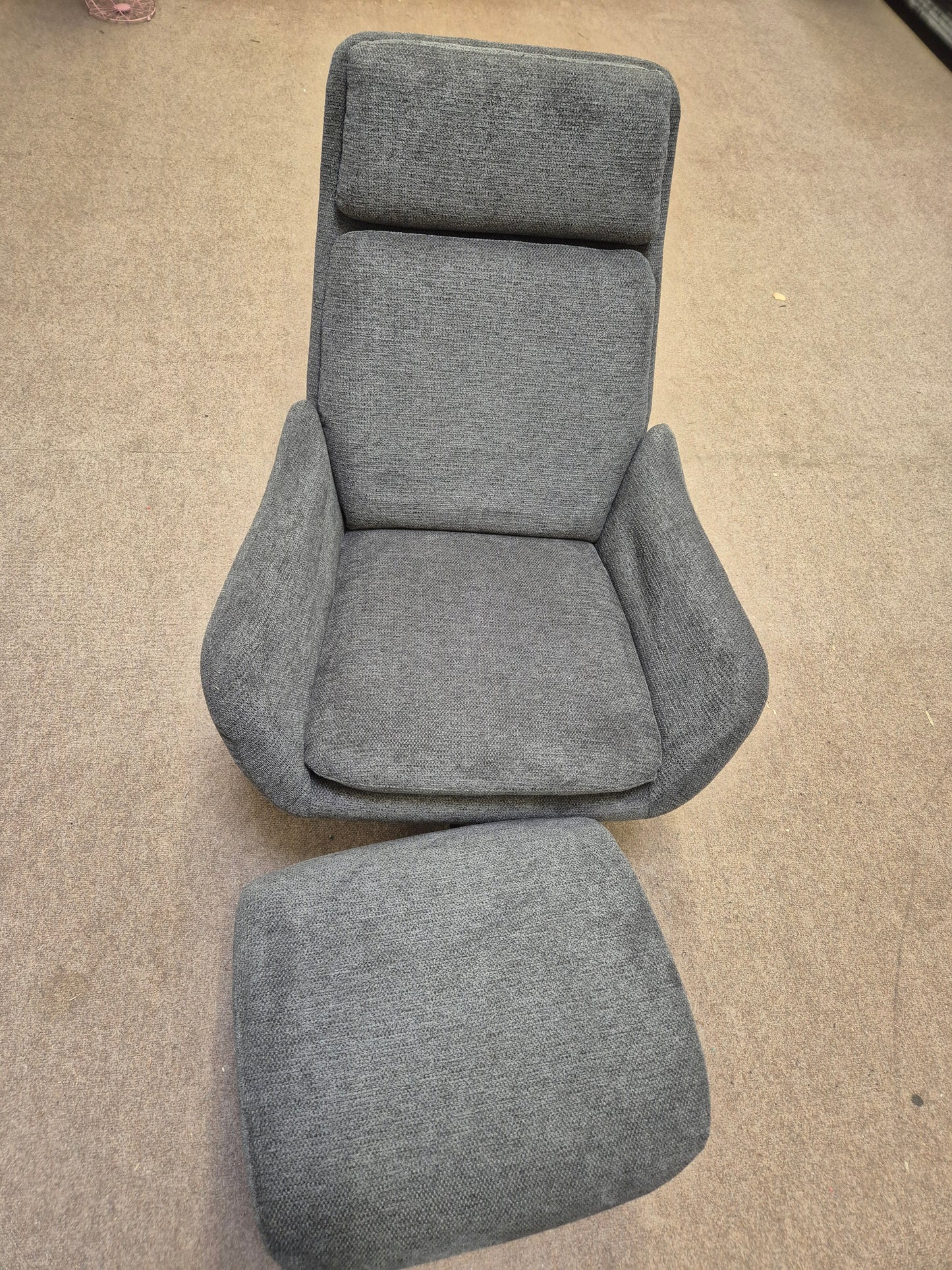 Relaxsessel mit Hocker