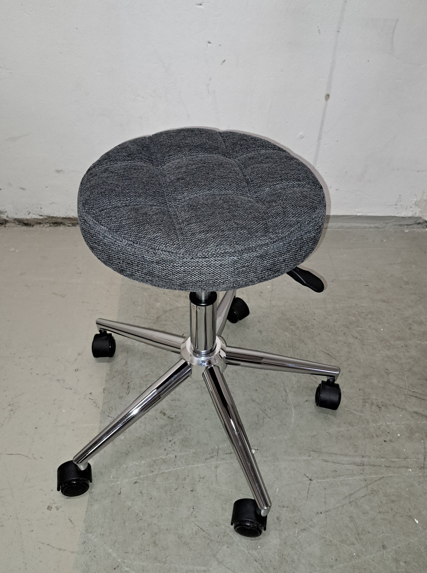 Hocker auf Rollen