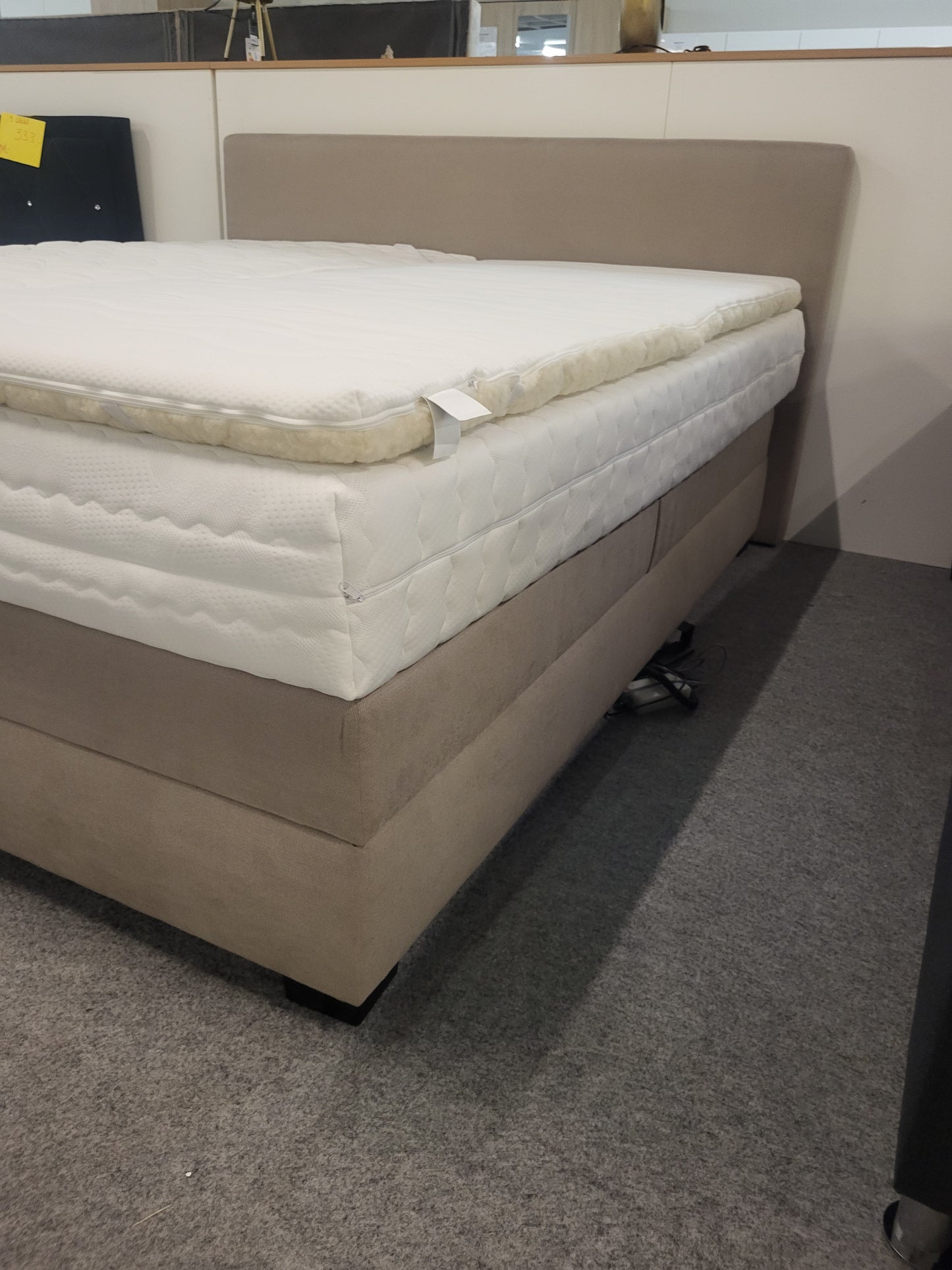 Boxspringbett 180 x 200 cm elektrisch verstellbar