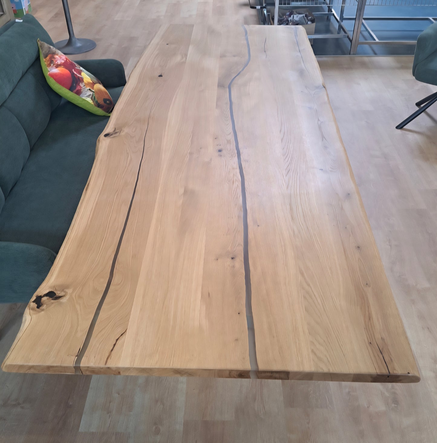 Esstisch mit Baumkante 220x100 Epoxidharzfüllung