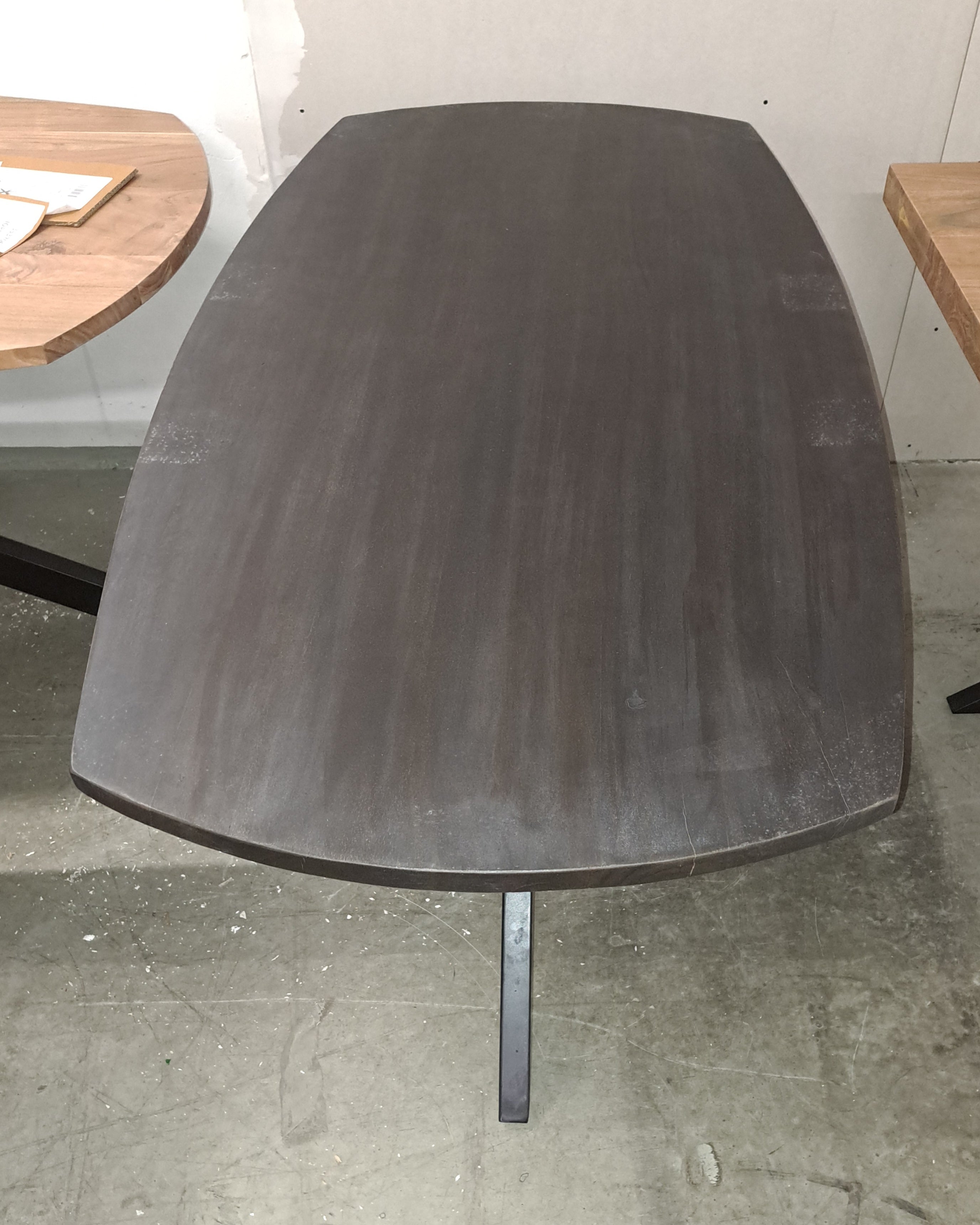 Esstisch oval