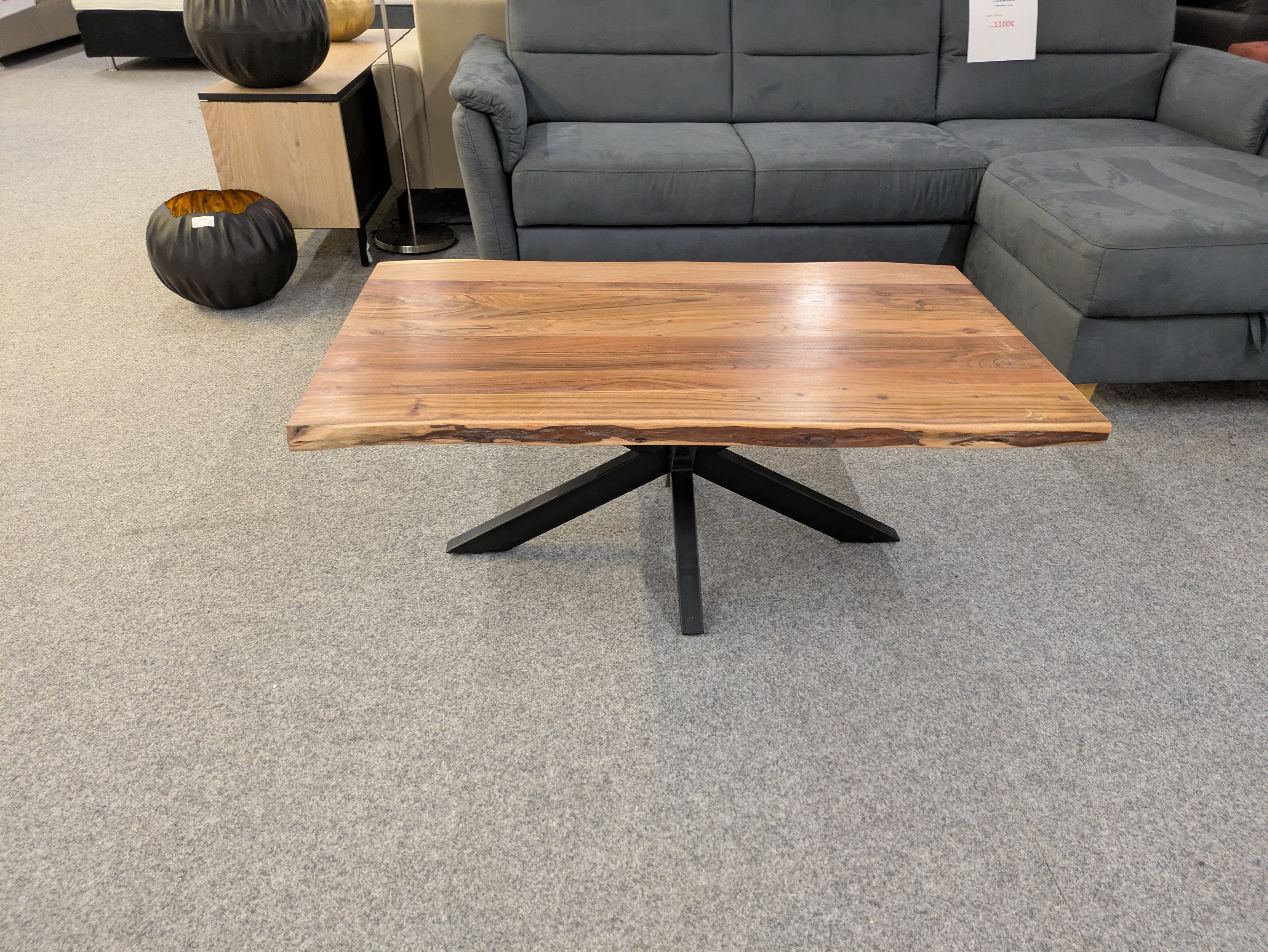 Couchtisch / Massivholzplatte