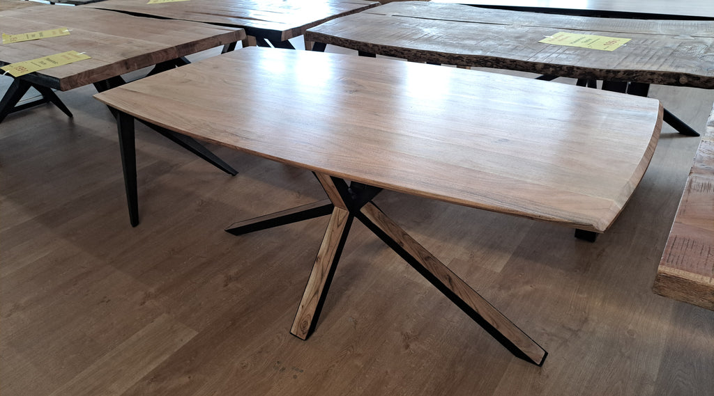 Esstische Massivholz in verschiedenen Größen ! Nur im Store erhältlich!