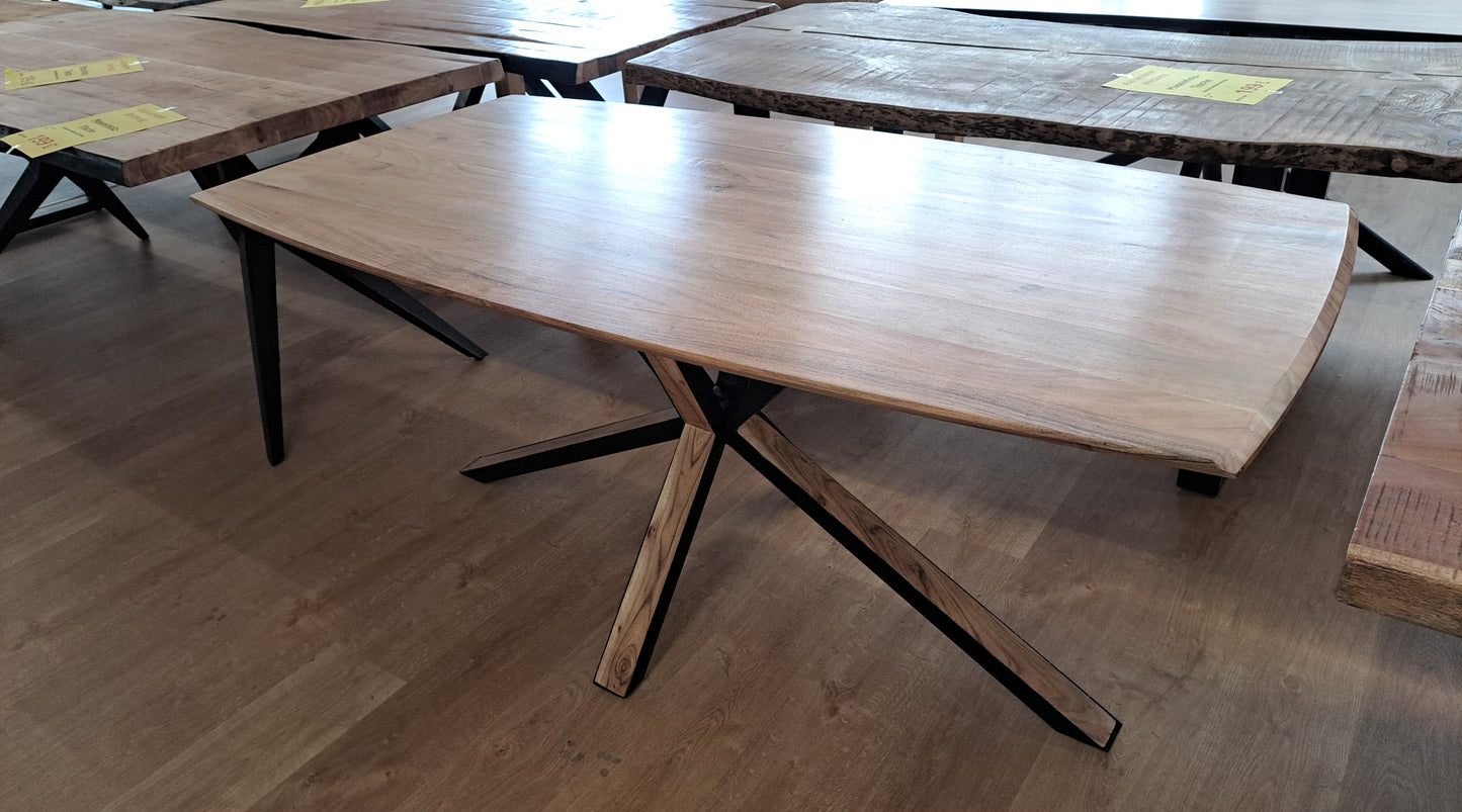 Esstische Massivholz in verschiedenen Größen ! Nur im Store erhältlich!