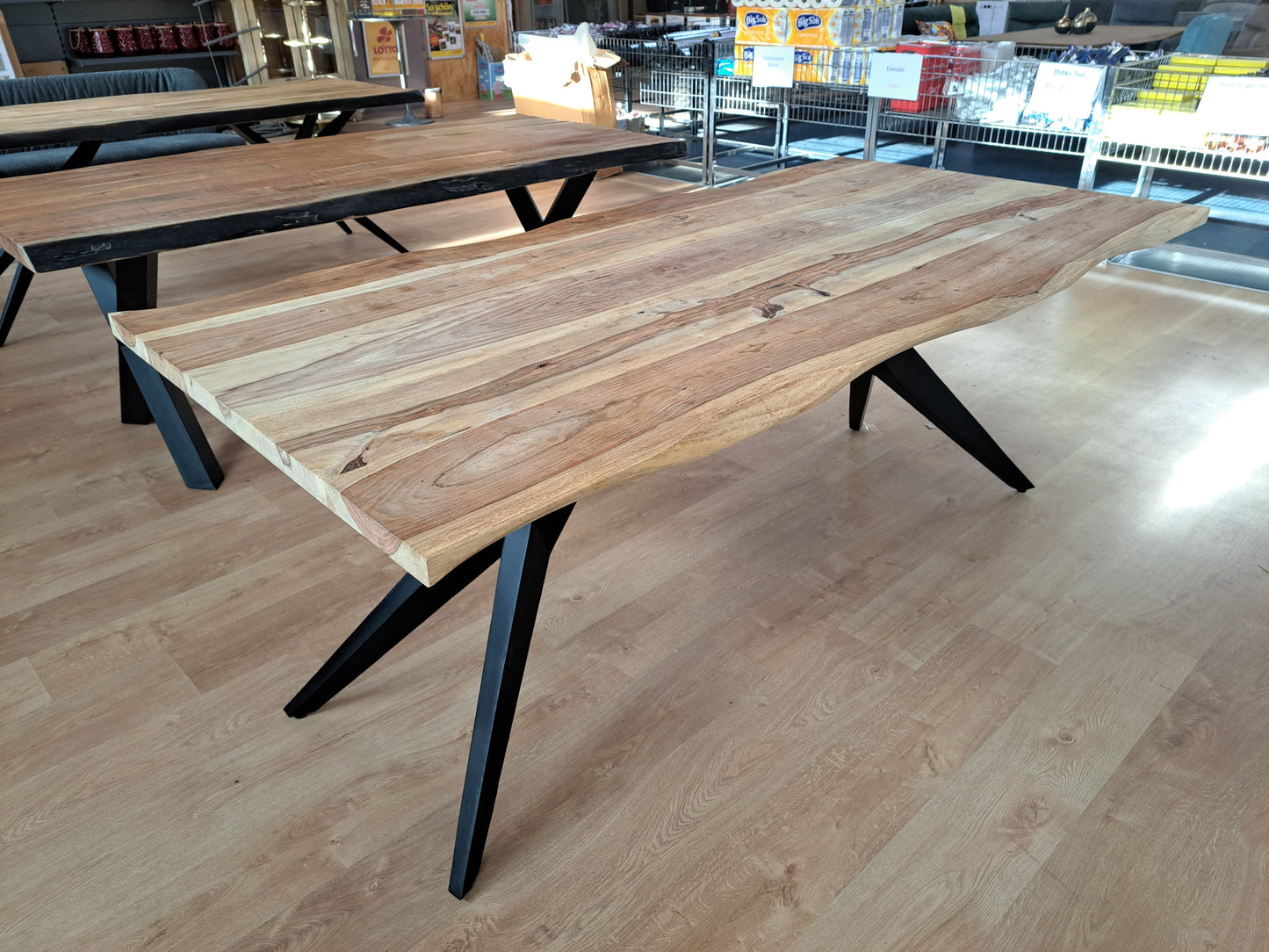 Esstische Massivholz in verschiedenen Größen ! Nur im Store erhältlich!